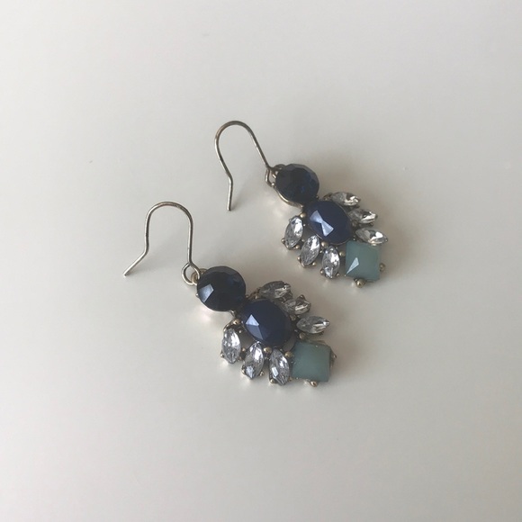 Francesca’s statement drop earring - Picture 3 of 4